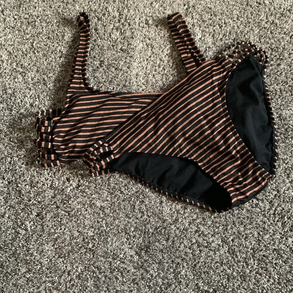 NWOT Bikini - Picture 2 of 3